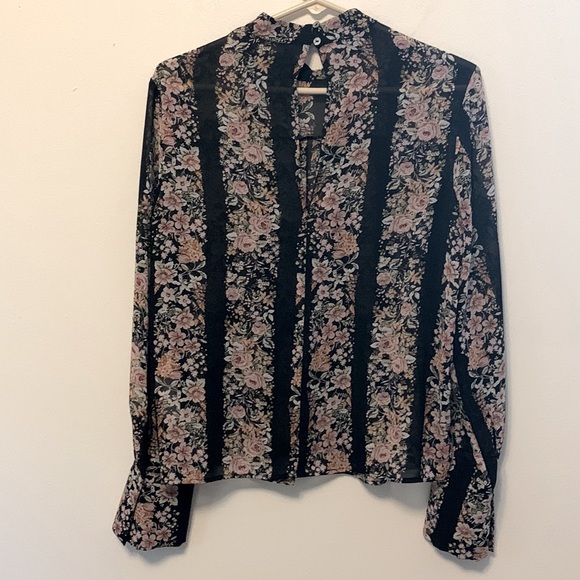 Forever 21 sheer floral top - Picture 5 of 8